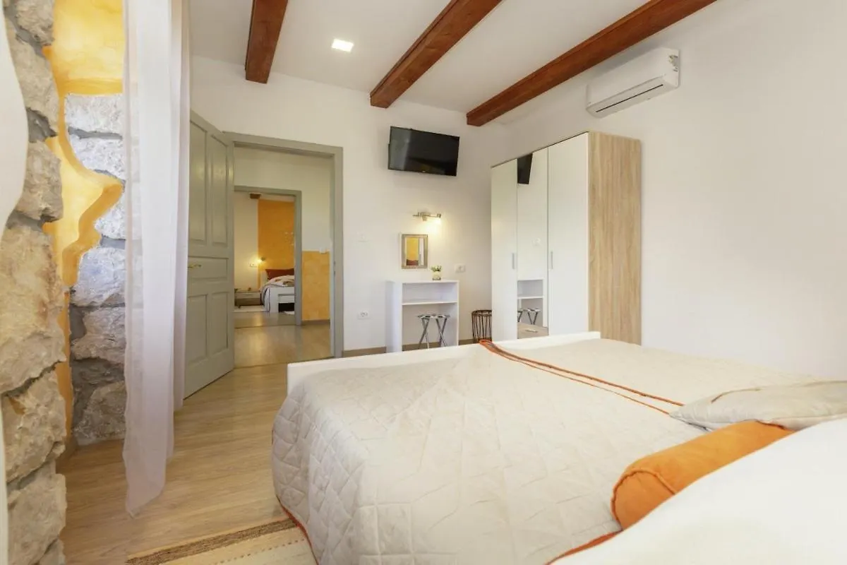 Villa Oliva Vilea In Sveta Marina - Haus Fuer 8 Personen Labin