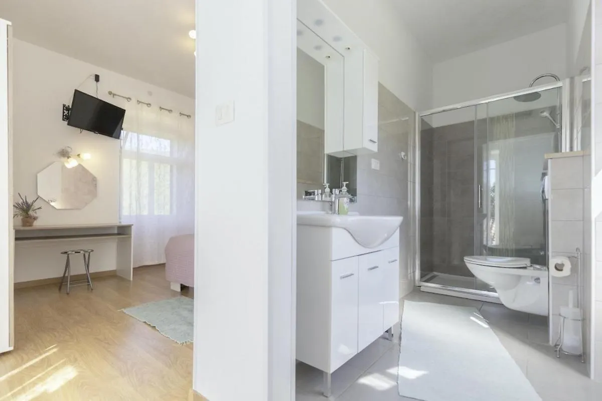 Villa Oliva Vilea In Sveta Marina - Haus Fuer 8 Personen Labin